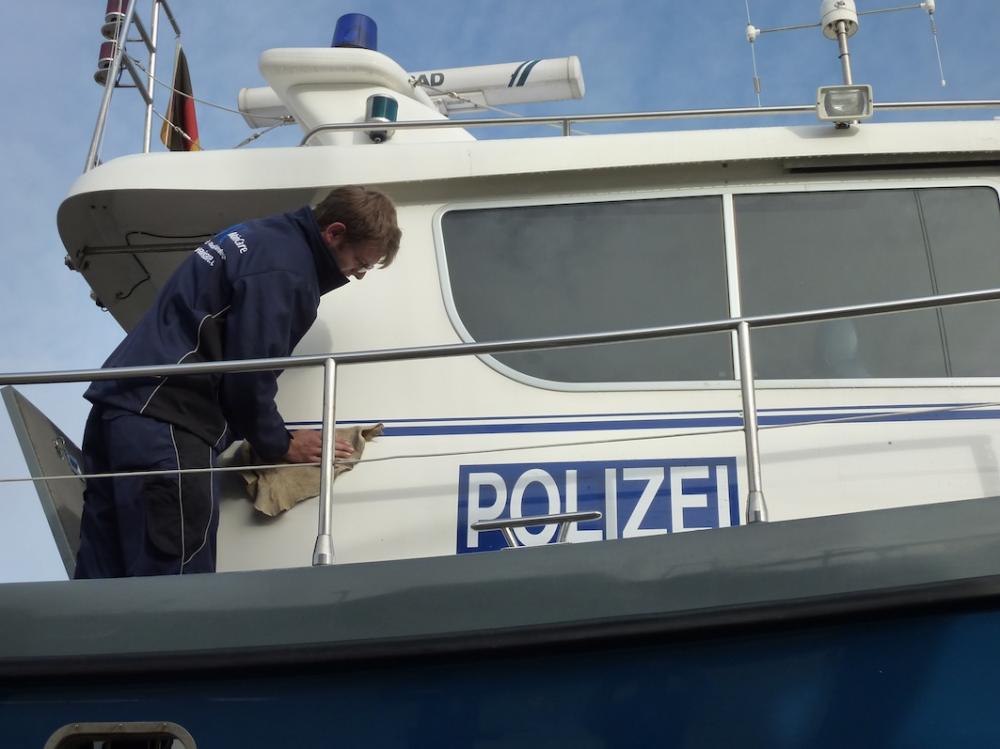 13 Polizeiboot 01
